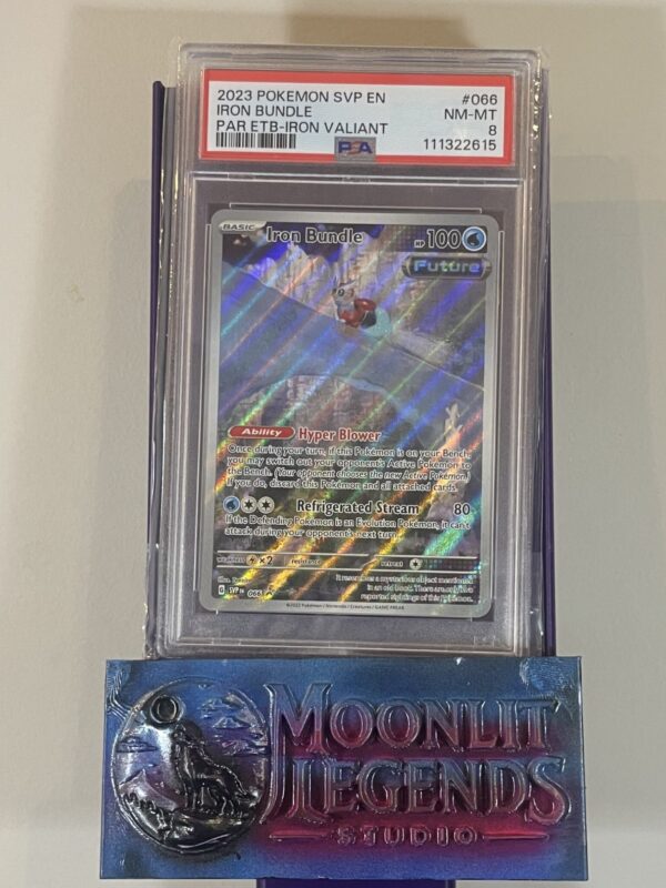 Iron Bundle – SVP EN #066, PAR ETB Iron Valiant (PSA NM-MT 8)
