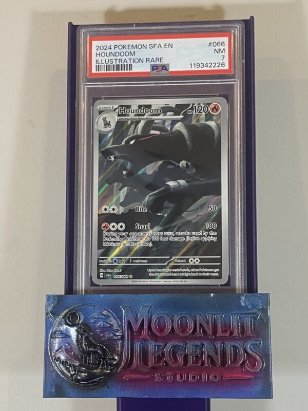 Houndoom – SFA EN #066, Illustration Rare (PSA NM 7)