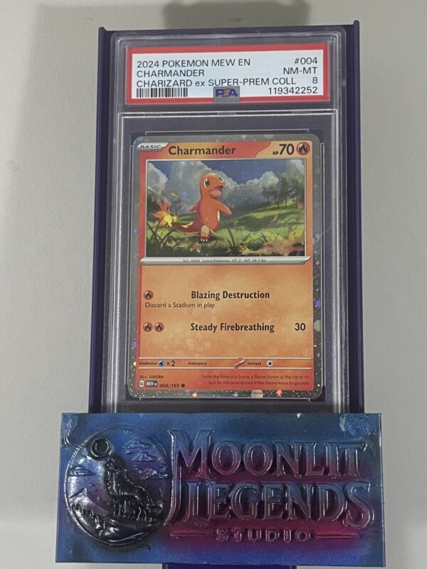 Charmander – MEW EN #004/165, Charizard ex Super-Premium Collection (PSA 8 NM-MT)